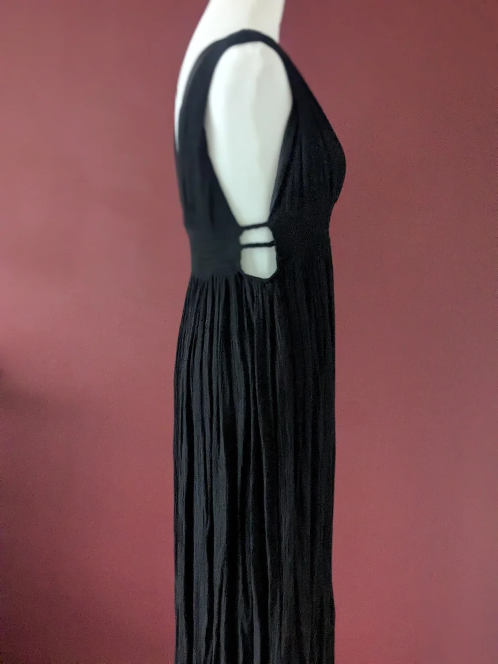 Sleeveless Black V-Neck Maxi Dress - Picture 3 of 7